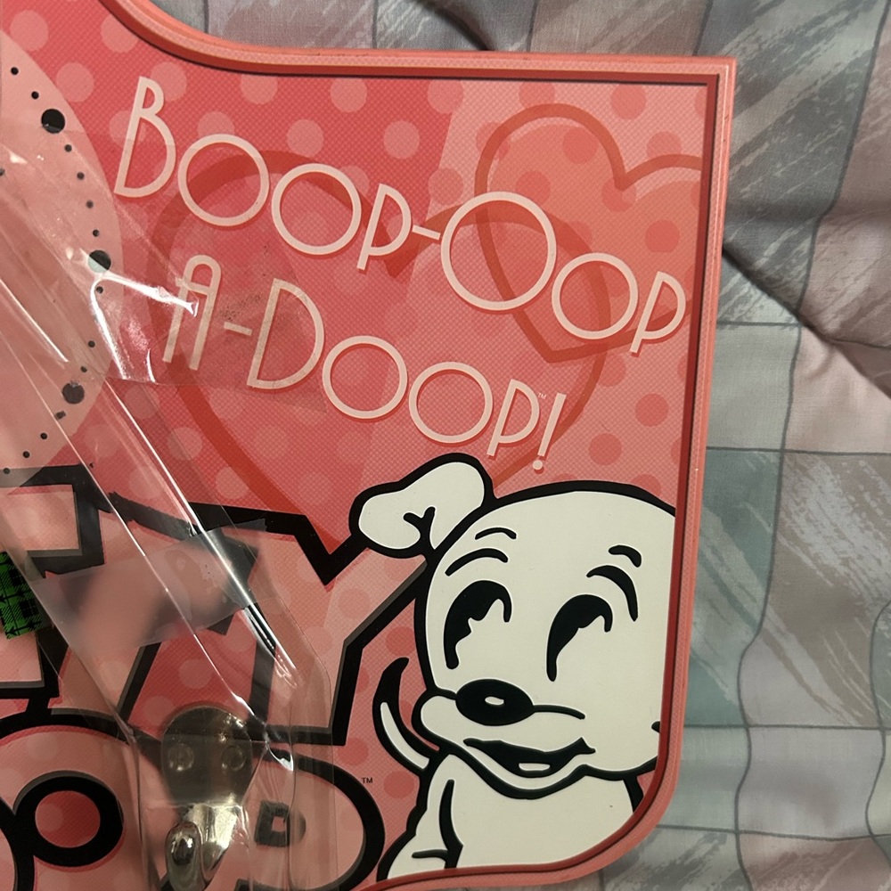 Betty Boop Wall Clock with Hooks - Picture 4 of 13